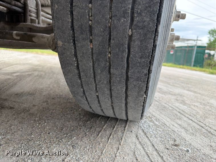 image for item EL0113 2018 Peterbilt 579 semi truck