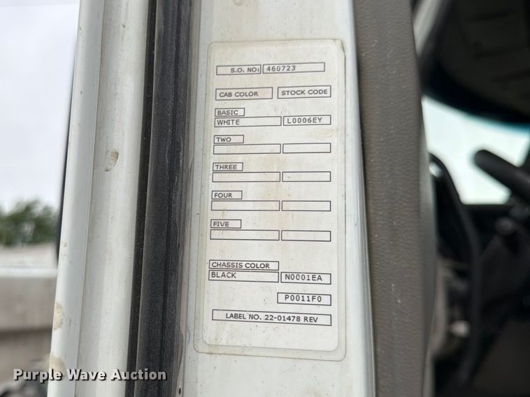 image for item EL0113 2018 Peterbilt 579 semi truck