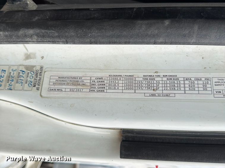 image for item EL0113 2018 Peterbilt 579 semi truck