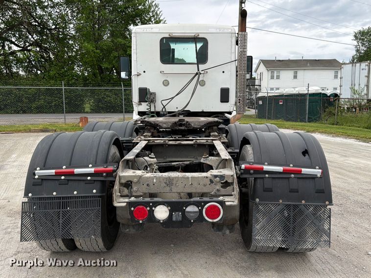 image for item EL0114 2016 Kenworth T880 semi truck