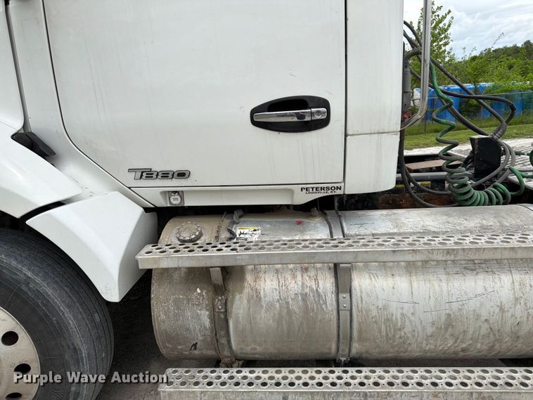 image for item EL0114 2016 Kenworth T880 semi truck