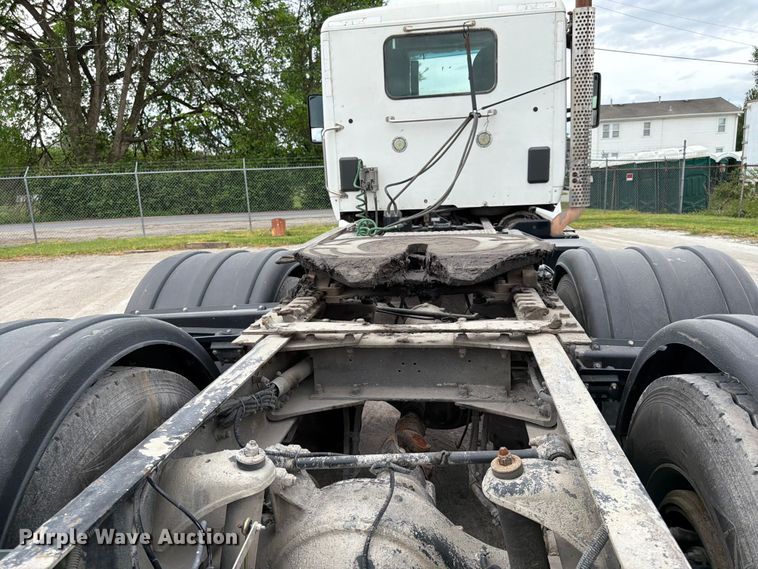 image for item EL0114 2016 Kenworth T880 semi truck