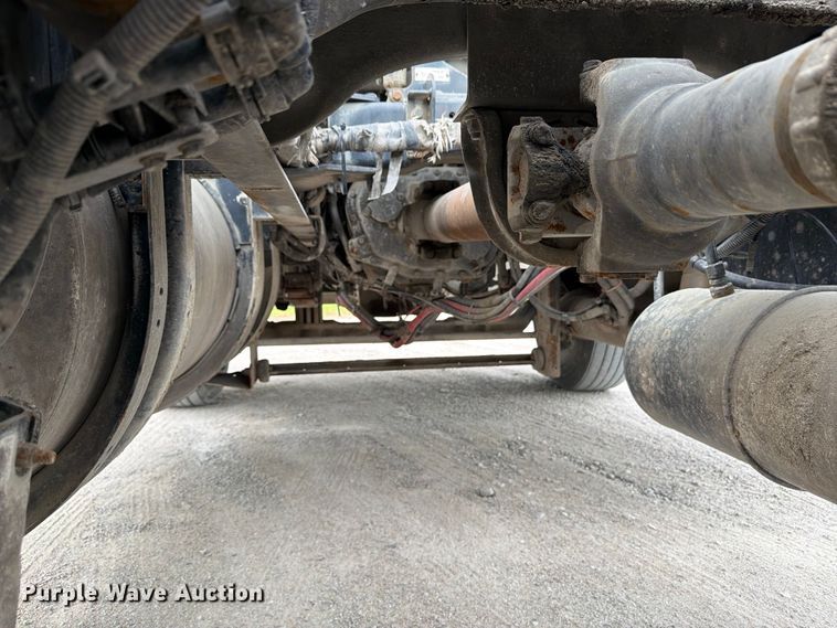 image for item EL0114 2016 Kenworth T880 semi truck