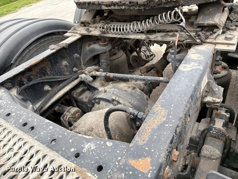 image for item EL0114 2016 Kenworth T880 semi truck