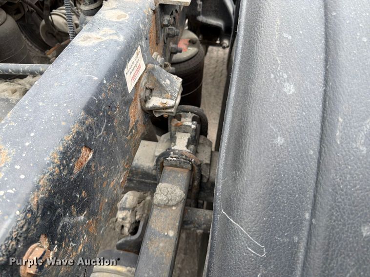 image for item EL0114 2016 Kenworth T880 semi truck