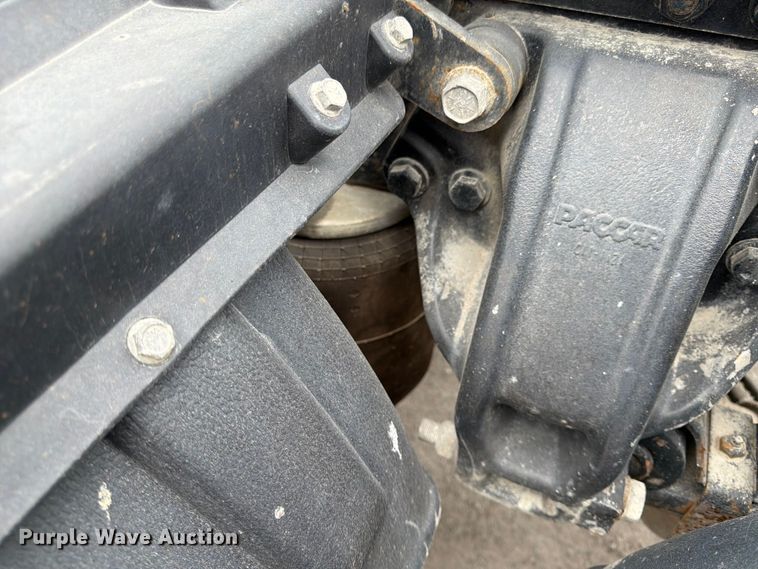 image for item EL0114 2016 Kenworth T880 semi truck