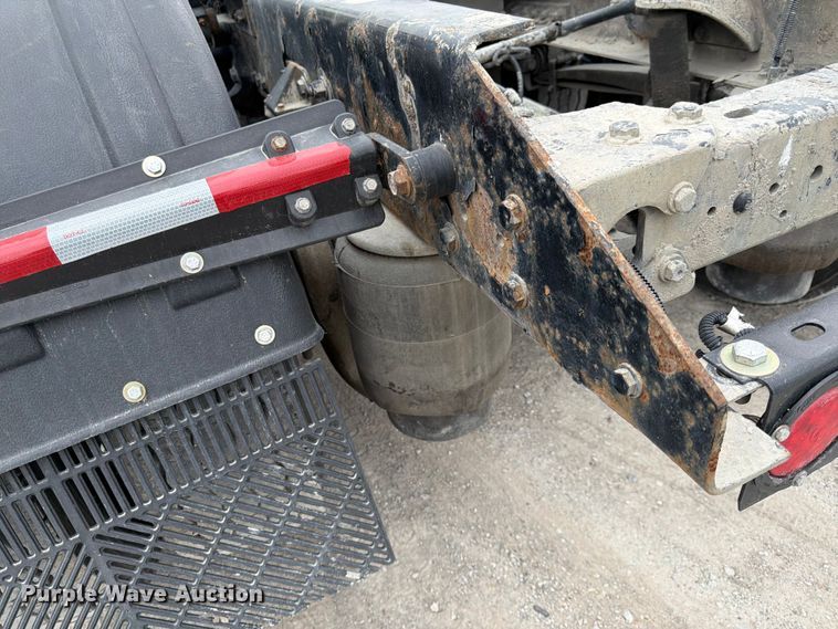 image for item EL0114 2016 Kenworth T880 semi truck