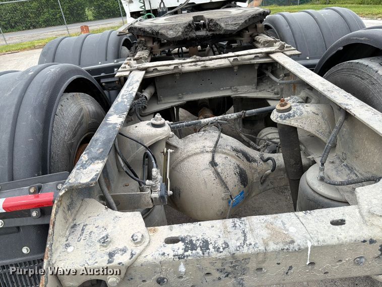 image for item EL0114 2016 Kenworth T880 semi truck