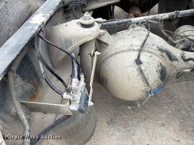 image for item EL0114 2016 Kenworth T880 semi truck