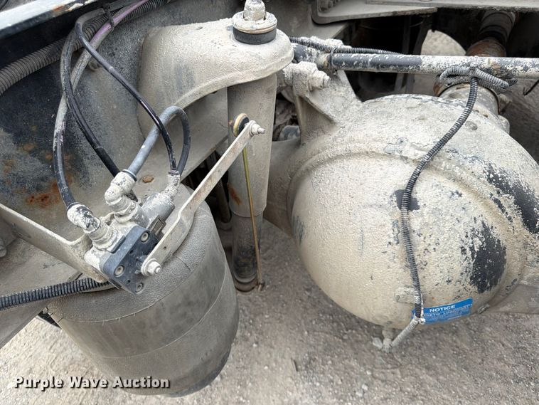 image for item EL0114 2016 Kenworth T880 semi truck