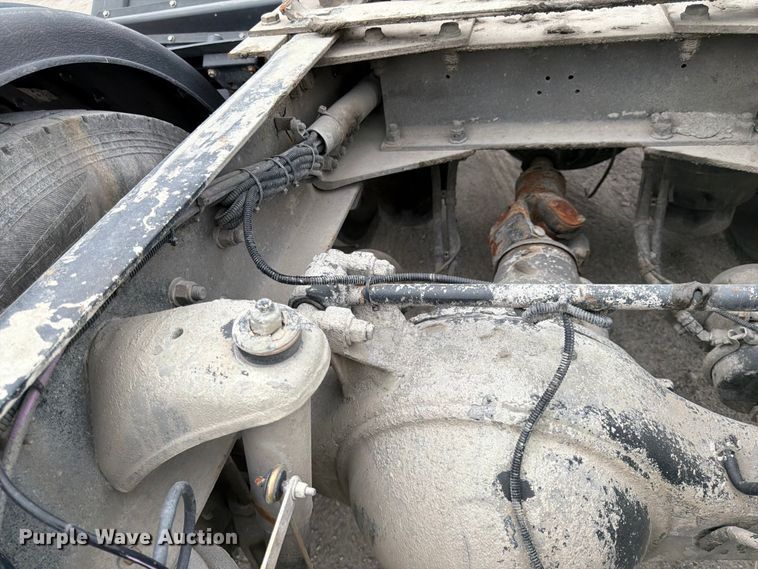 image for item EL0114 2016 Kenworth T880 semi truck