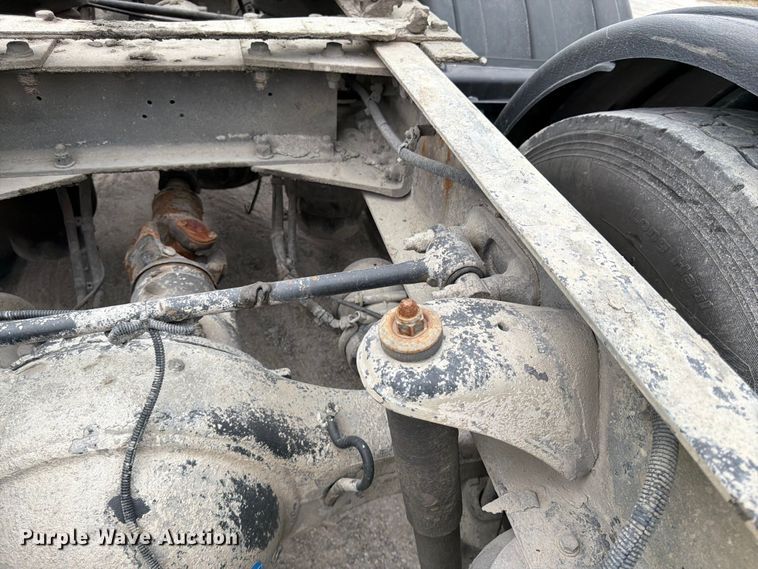 image for item EL0114 2016 Kenworth T880 semi truck