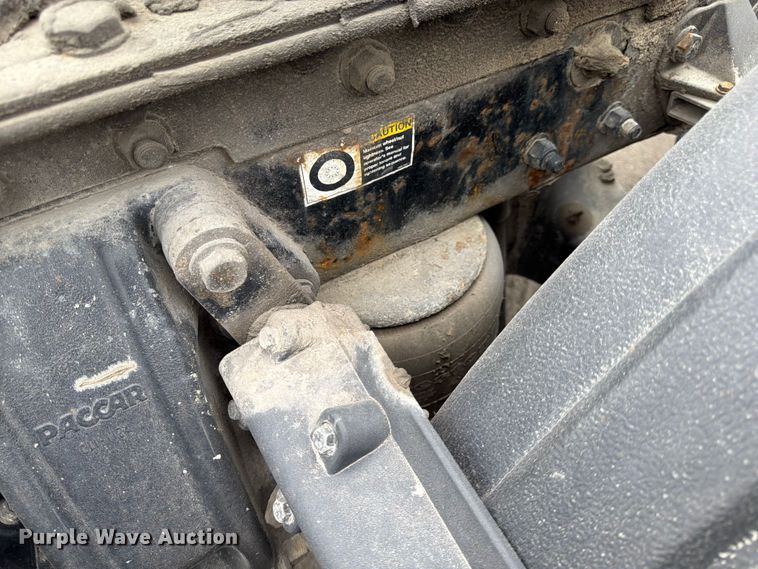 image for item EL0114 2016 Kenworth T880 semi truck