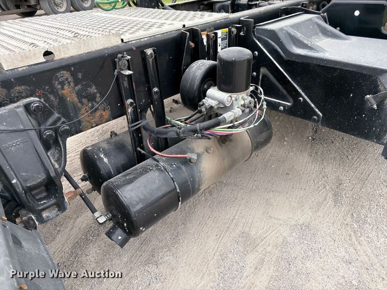 image for item EL0114 2016 Kenworth T880 semi truck