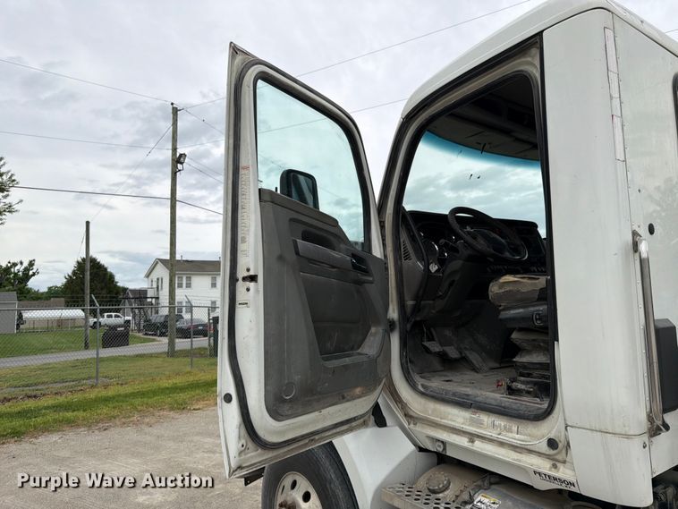 image for item EL0114 2016 Kenworth T880 semi truck
