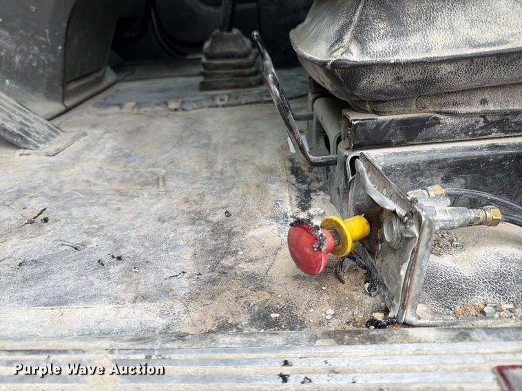 image for item EL0114 2016 Kenworth T880 semi truck