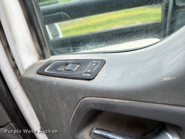 image for item EL0114 2016 Kenworth T880 semi truck