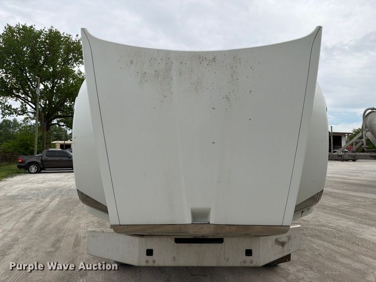 image for item EL0114 2016 Kenworth T880 semi truck