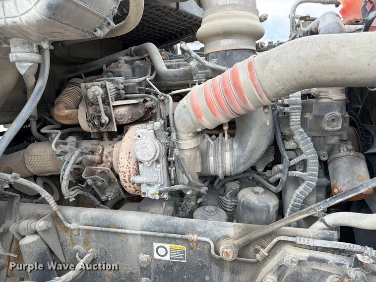 image for item EL0114 2016 Kenworth T880 semi truck