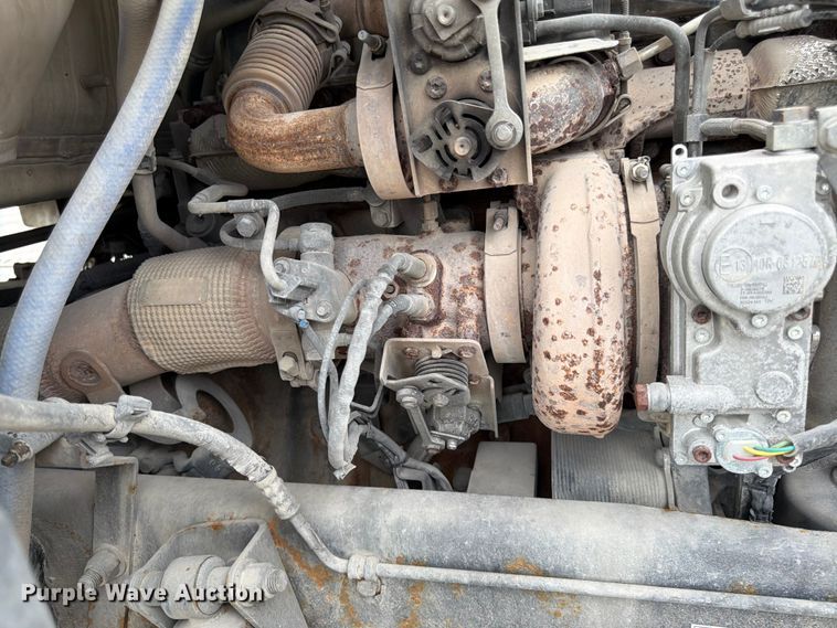 image for item EL0114 2016 Kenworth T880 semi truck