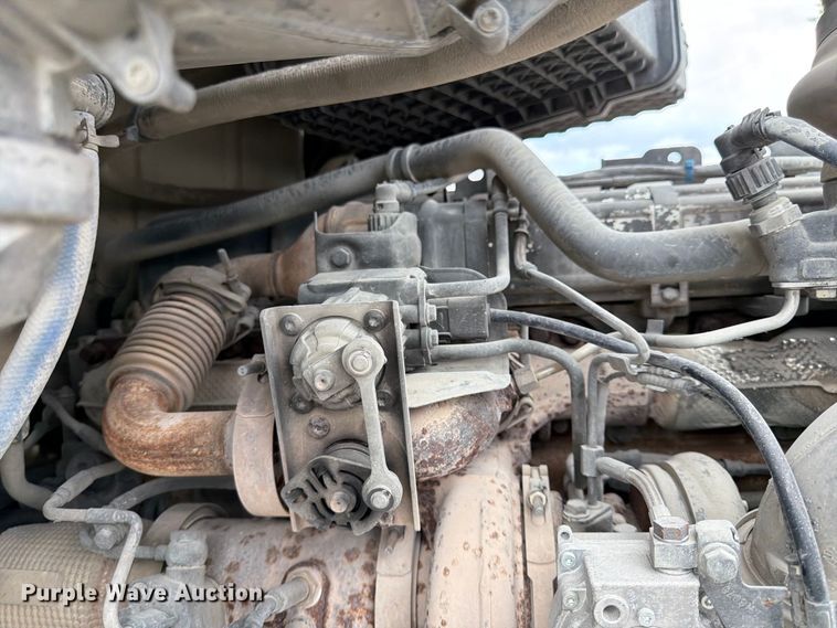 image for item EL0114 2016 Kenworth T880 semi truck