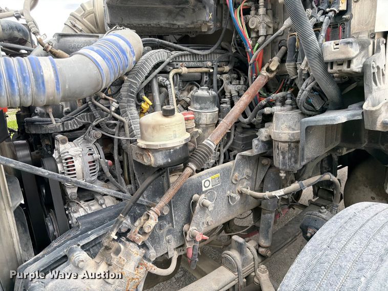 image for item EL0114 2016 Kenworth T880 semi truck