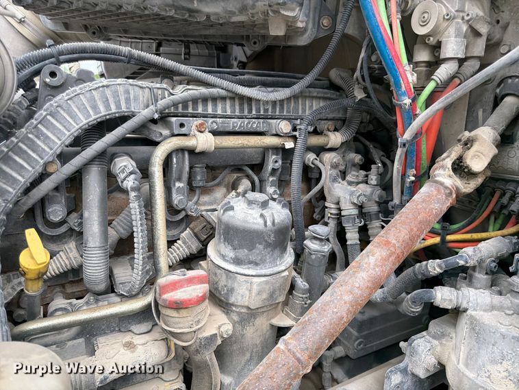 image for item EL0114 2016 Kenworth T880 semi truck