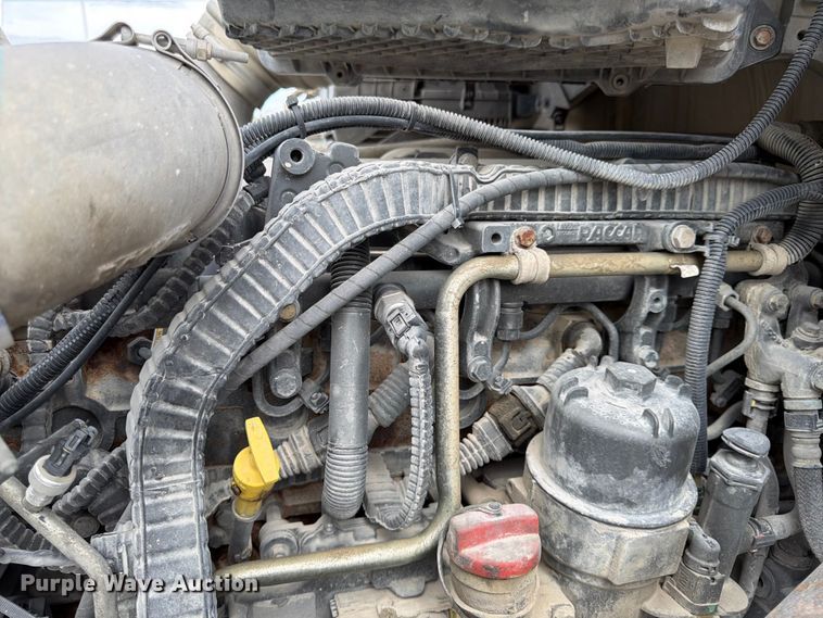 image for item EL0114 2016 Kenworth T880 semi truck