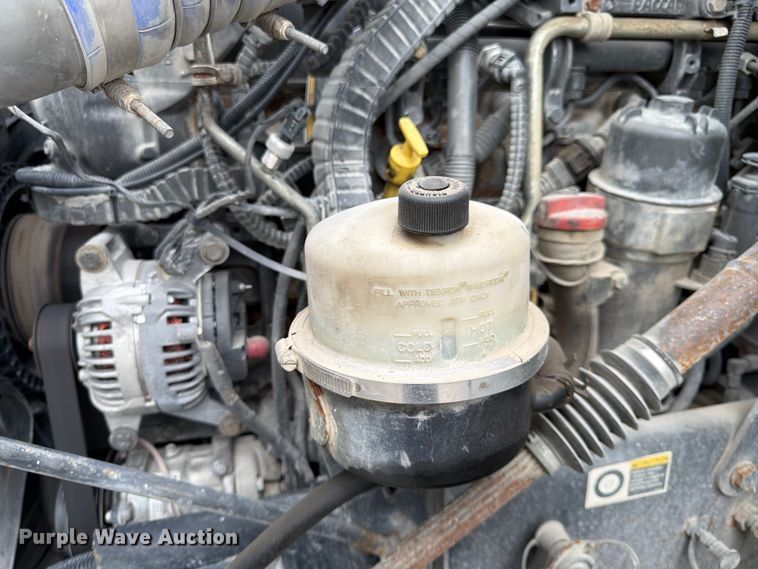 image for item EL0114 2016 Kenworth T880 semi truck