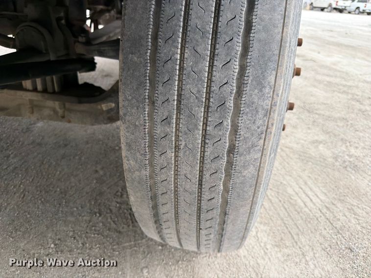 image for item EL0114 2016 Kenworth T880 semi truck