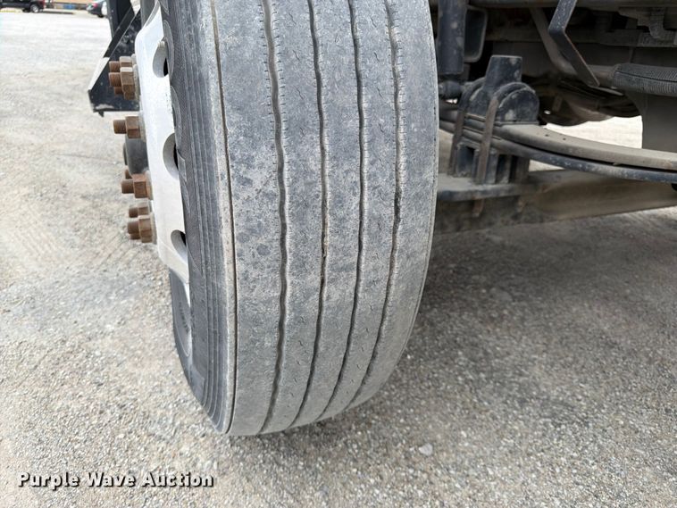 image for item EL0114 2016 Kenworth T880 semi truck