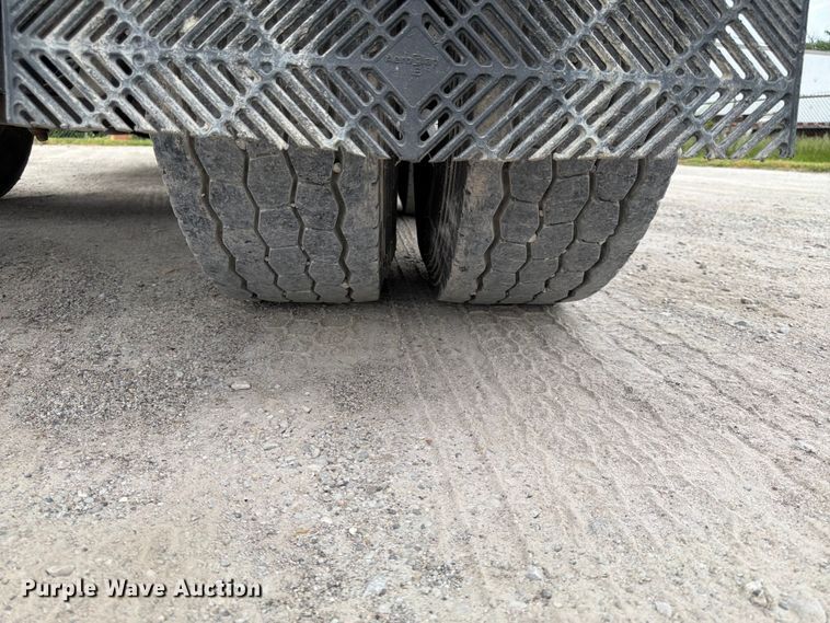 image for item EL0114 2016 Kenworth T880 semi truck