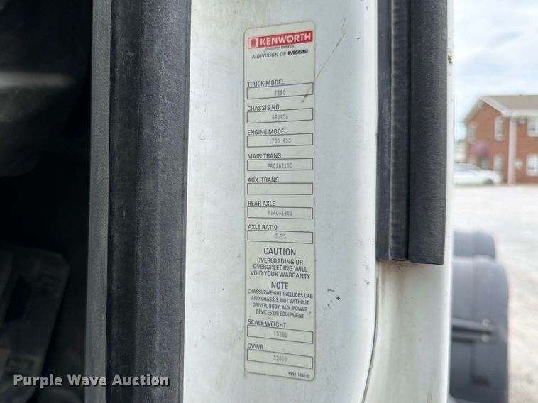 image for item EL0114 2016 Kenworth T880 semi truck