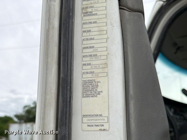 image for item EL0114 2016 Kenworth T880 semi truck