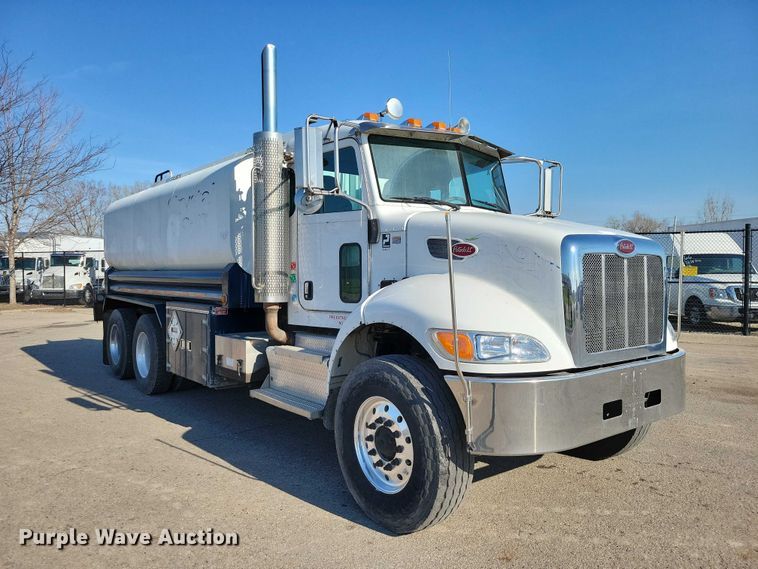 image for item EM2306 2012 Peterbilt 348 oil distributor truck