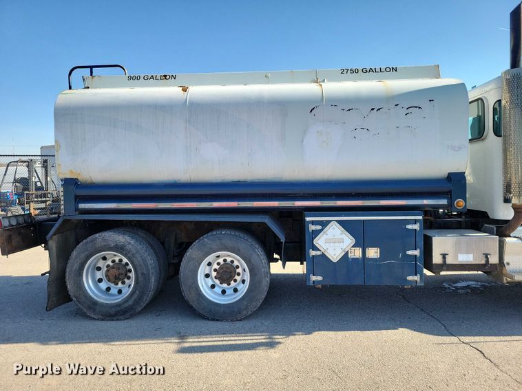 image for item EM2306 2012 Peterbilt 348 oil distributor truck
