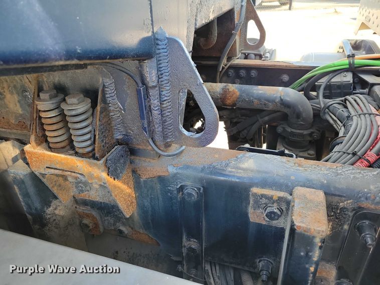 image for item EM2306 2012 Peterbilt 348 oil distributor truck