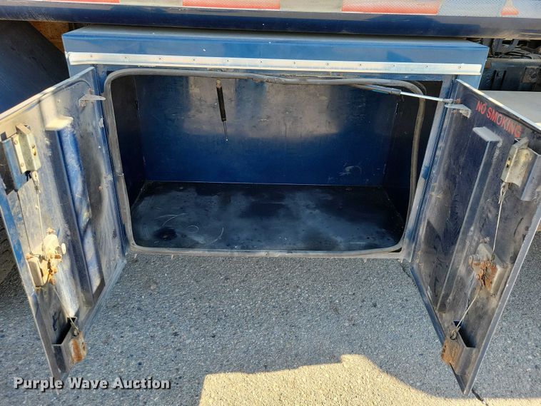 image for item EM2306 2012 Peterbilt 348 oil distributor truck