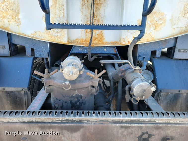 image for item EM2306 2012 Peterbilt 348 oil distributor truck