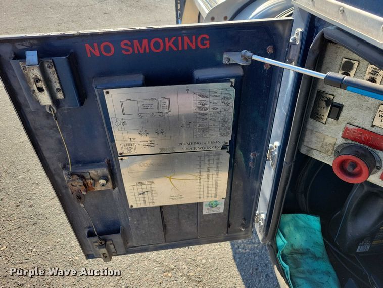 image for item EM2306 2012 Peterbilt 348 oil distributor truck