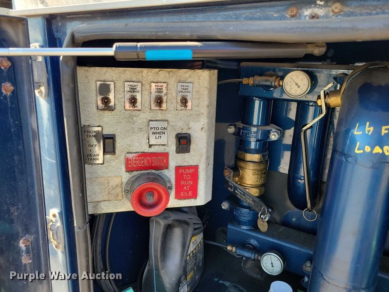 image for item EM2306 2012 Peterbilt 348 oil distributor truck