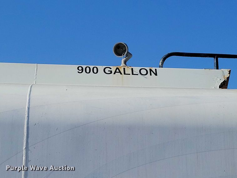image for item EM2306 2012 Peterbilt 348 oil distributor truck