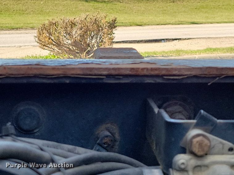 image for item EM2306 2012 Peterbilt 348 oil distributor truck