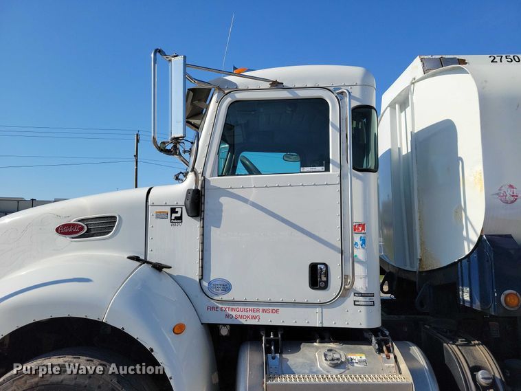 image for item EM2306 2012 Peterbilt 348 oil distributor truck