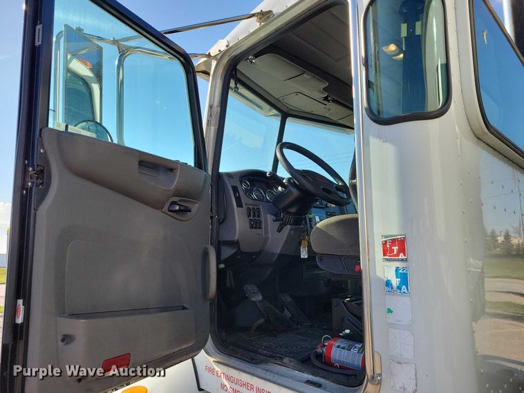 image for item EM2306 2012 Peterbilt 348 oil distributor truck