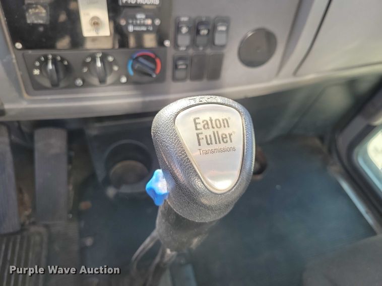 image for item EM2306 2012 Peterbilt 348 oil distributor truck