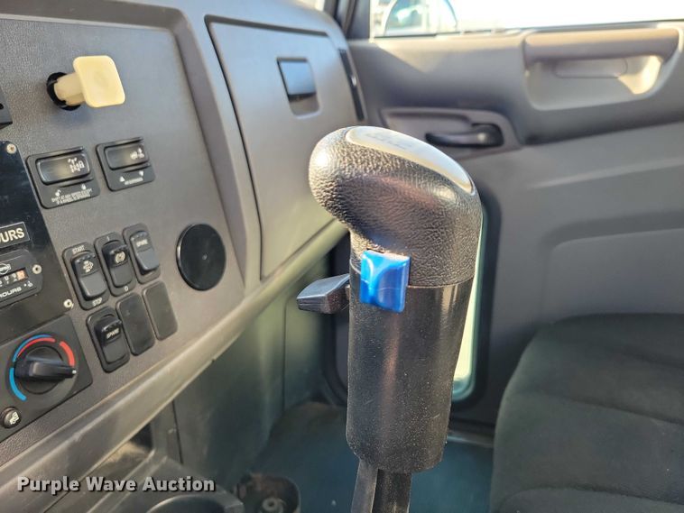 image for item EM2306 2012 Peterbilt 348 oil distributor truck