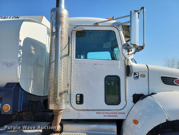image for item EM2306 2012 Peterbilt 348 oil distributor truck