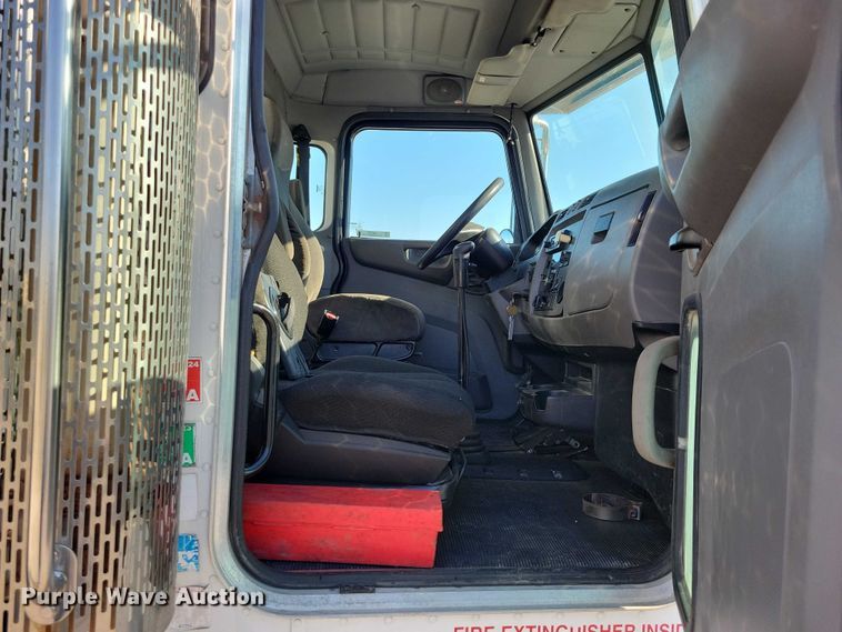 image for item EM2306 2012 Peterbilt 348 oil distributor truck