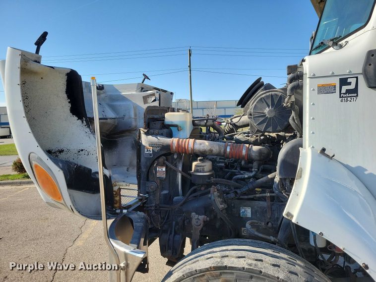 image for item EM2306 2012 Peterbilt 348 oil distributor truck